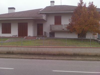 Casa indipendente con capannone e terreno