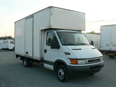 TRASLOCHI TRASPORTI E SGOMBERI TEL. 338-2830902  OVUNQUE PREZZI MODICI FESTIVI INCLUSI