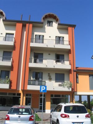 Bilocale con terrazzo e garage