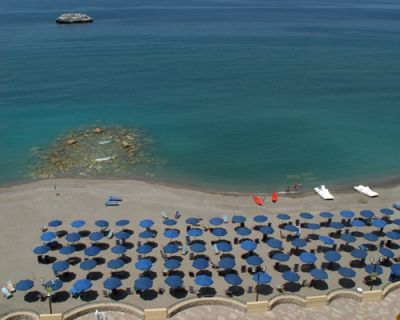 APPARTAMENTO A BROLO 50 METRI DAL MARE.