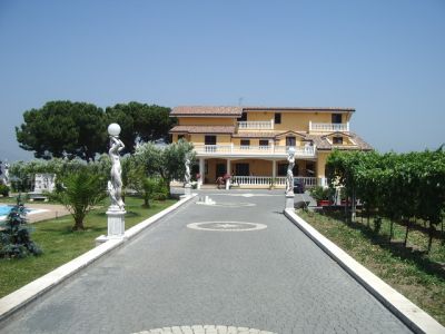 molocale indipendente in  bellissima  villa