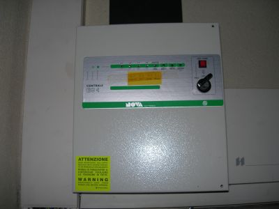 CENTRALINA ALLARME PER INTERNI , CON COMBINATORE TELEFONICO  