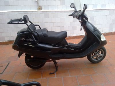 Vendo SCOOTER EHXAGON 180cc.Mod.LXLserie illimitata, come nuovo-Legga descr.