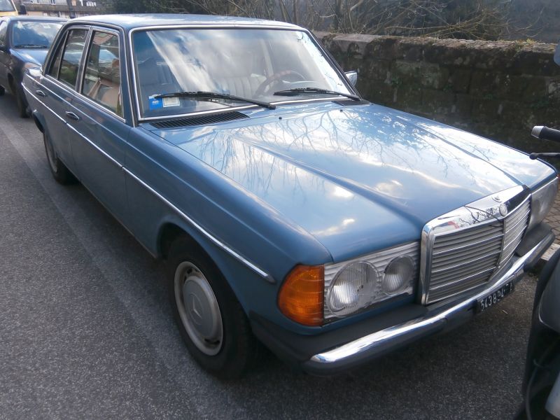 Mercedes 200 epoca 1979